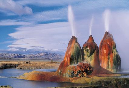 نبع Fly Geyser  عجيبة طبيعية إستثنائية
